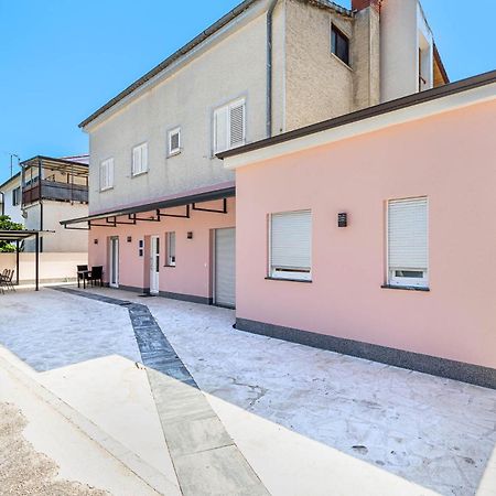 Rooms And Studio Flora Poreč Buitenkant foto