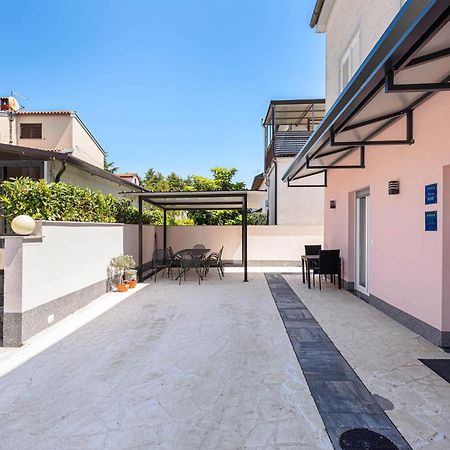 Rooms And Studio Flora Poreč Buitenkant foto