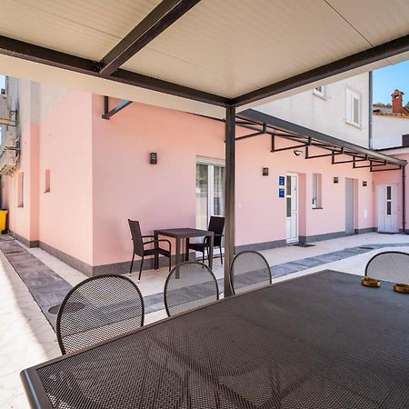 Rooms And Studio Flora Poreč Buitenkant foto
