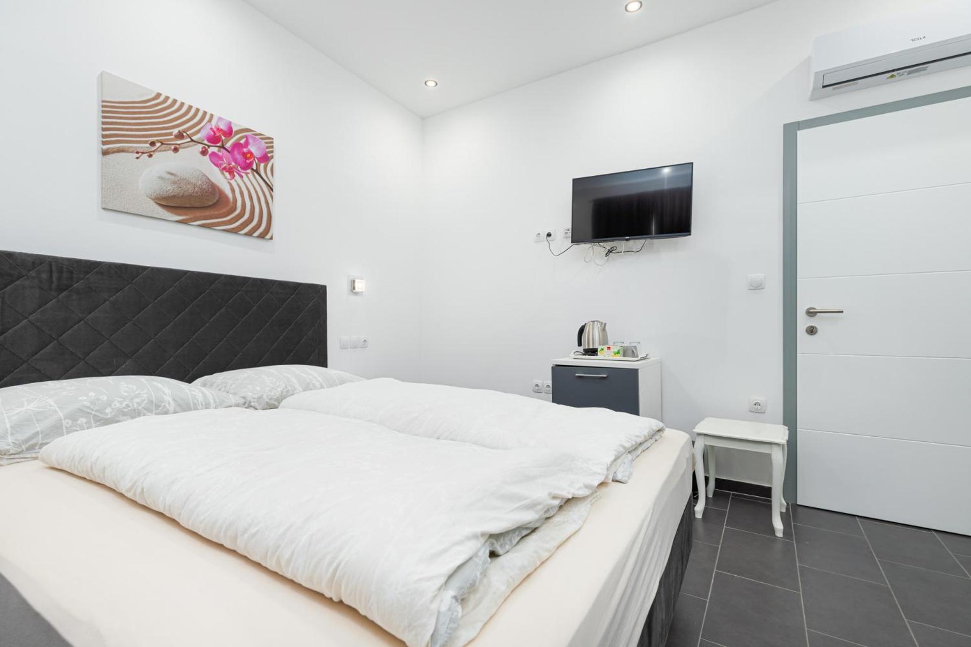 Rooms And Studio Flora Poreč Buitenkant foto