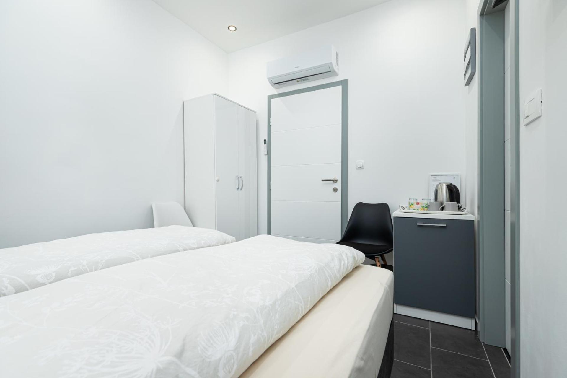 Rooms And Studio Flora Poreč Buitenkant foto