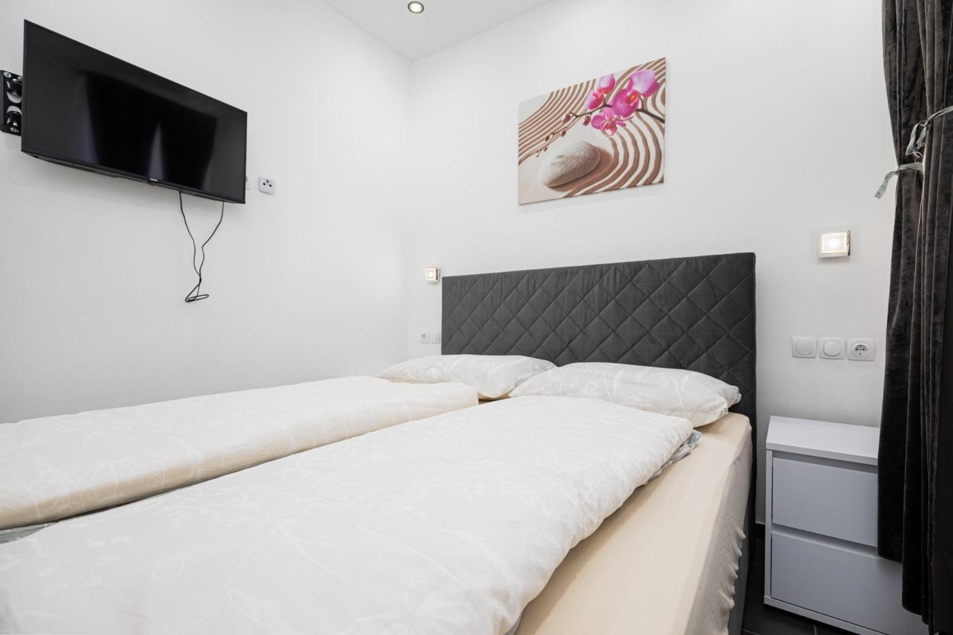Rooms And Studio Flora Poreč Buitenkant foto