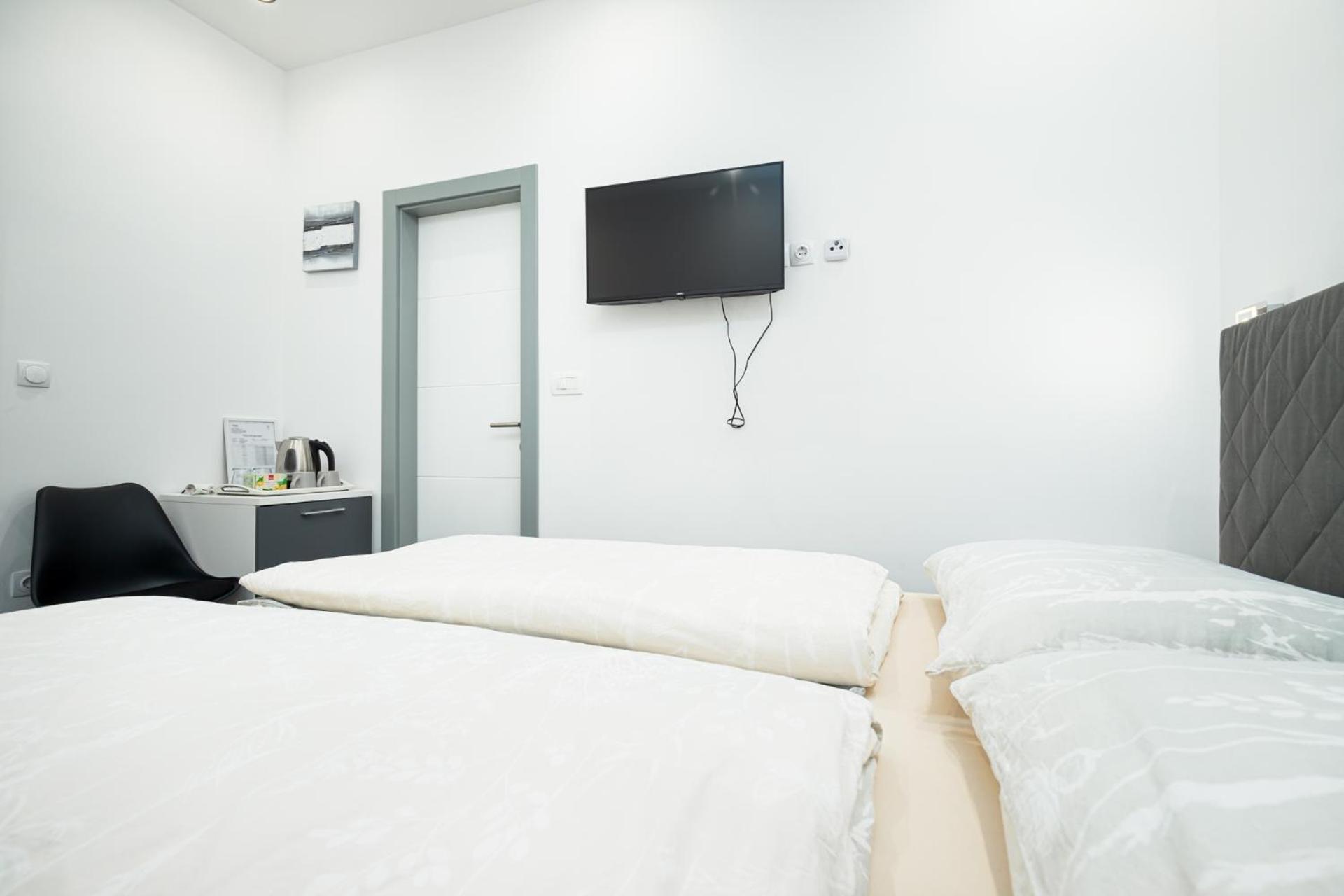 Rooms And Studio Flora Poreč Buitenkant foto