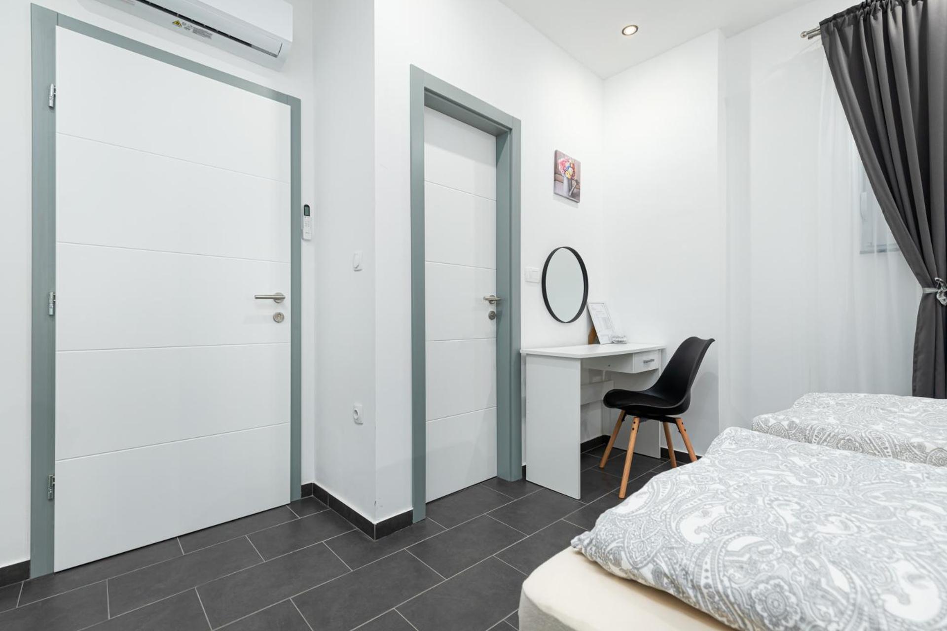 Rooms And Studio Flora Poreč Buitenkant foto