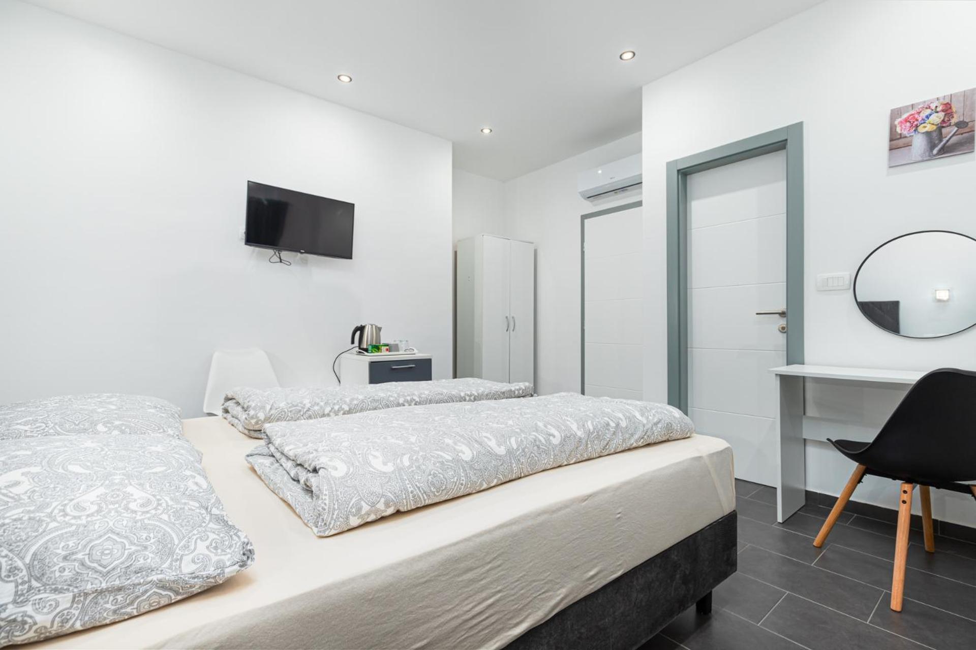 Rooms And Studio Flora Poreč Buitenkant foto