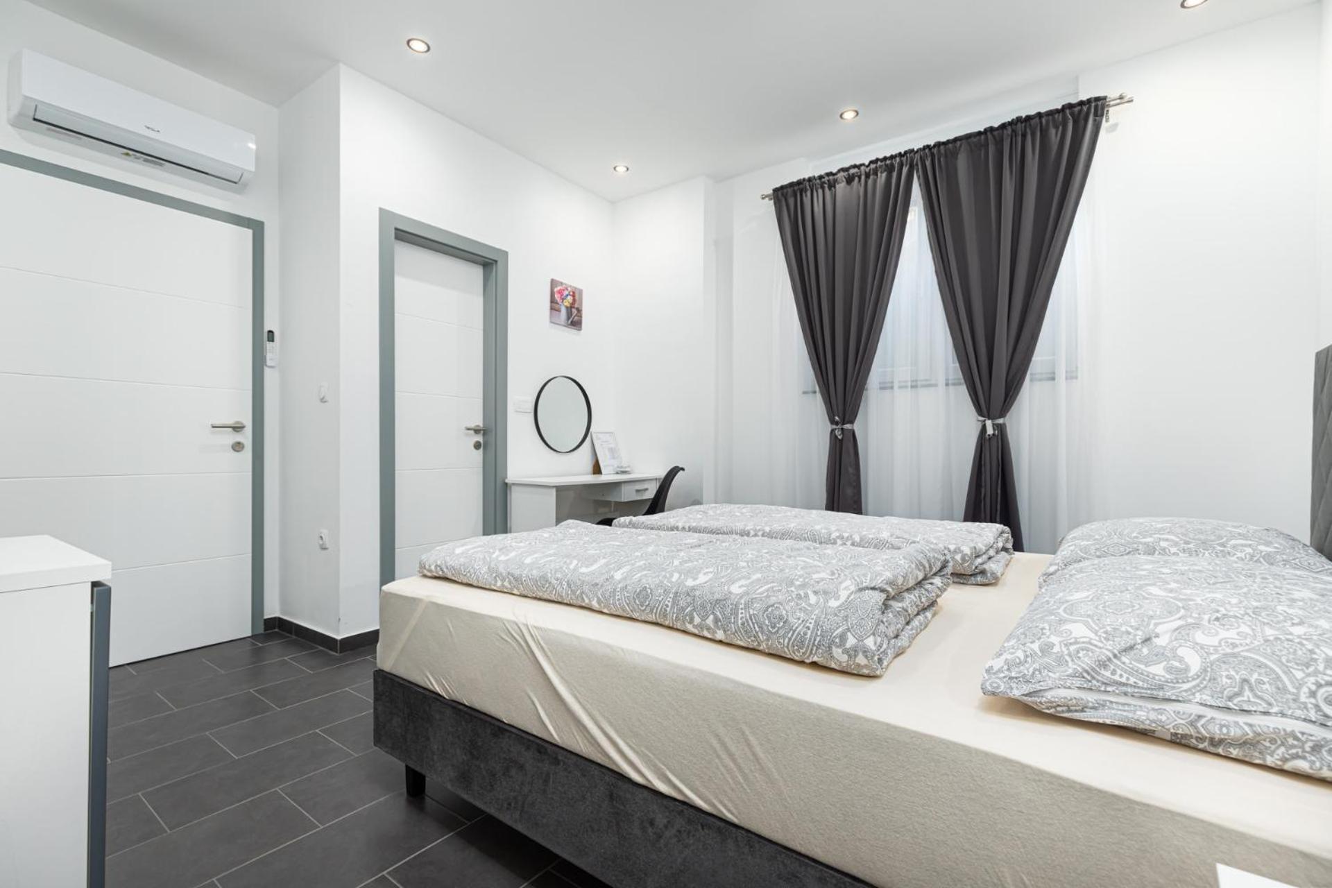 Rooms And Studio Flora Poreč Buitenkant foto