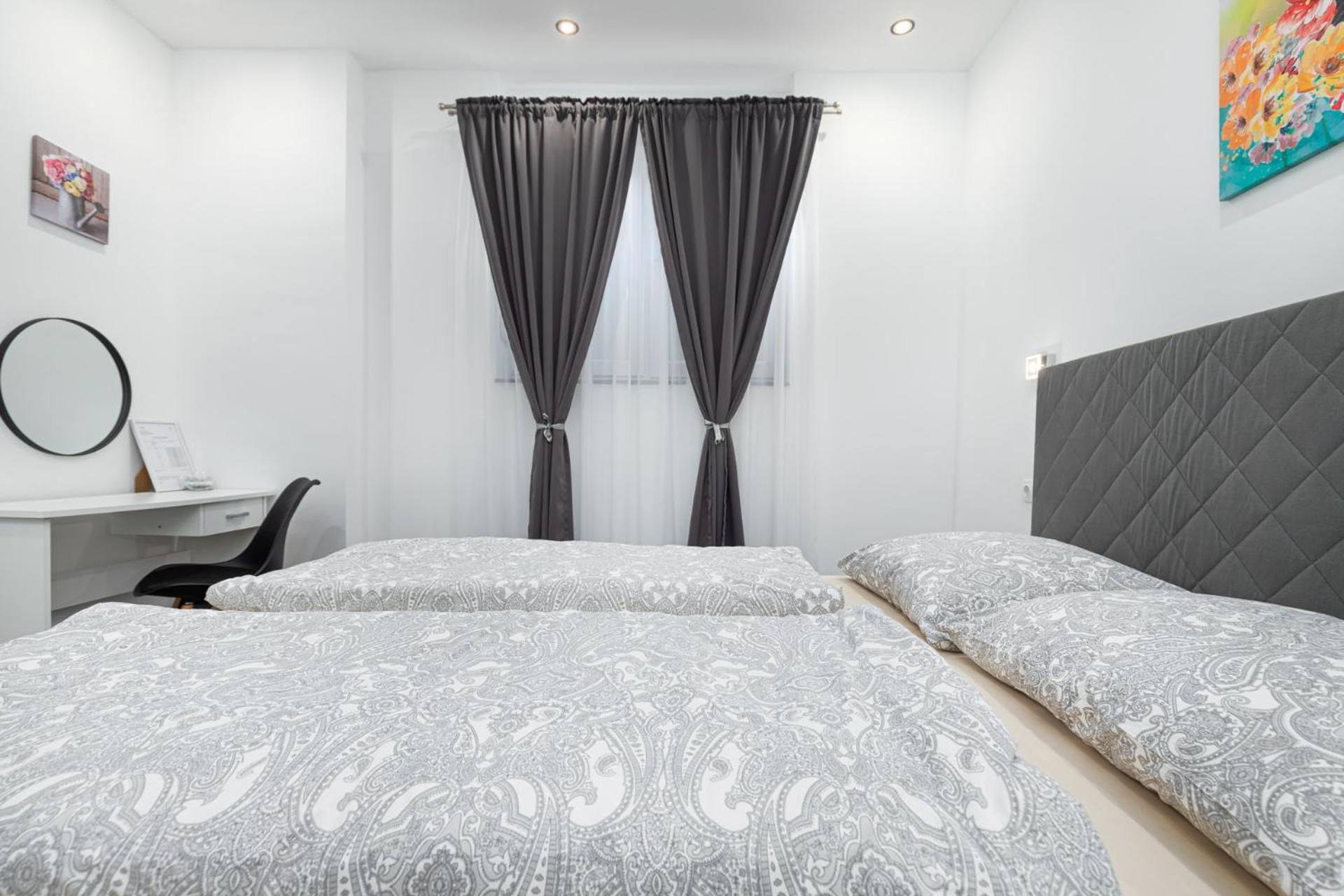Rooms And Studio Flora Poreč Buitenkant foto