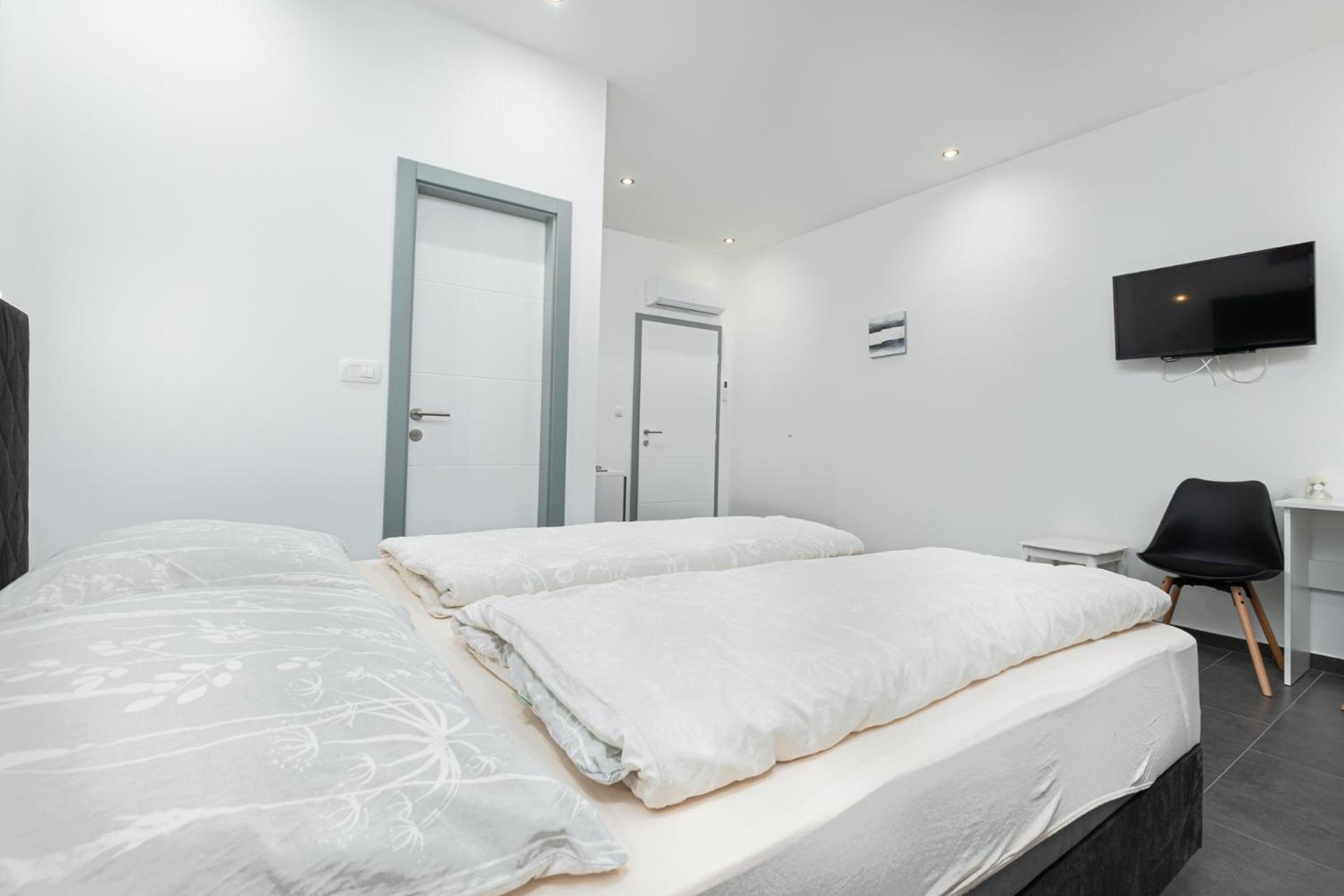 Rooms And Studio Flora Poreč Buitenkant foto
