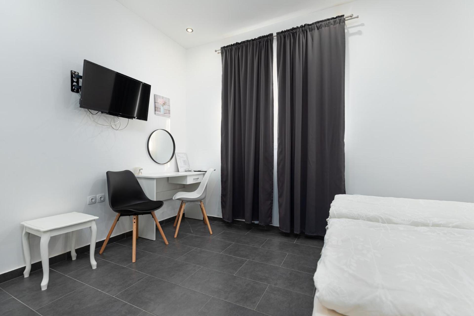 Rooms And Studio Flora Poreč Buitenkant foto