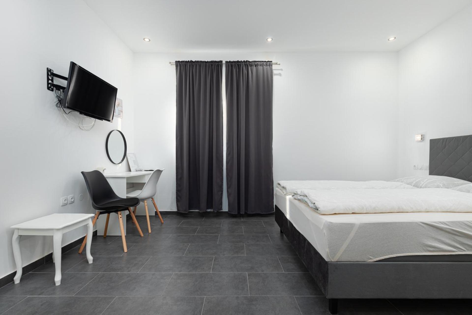 Rooms And Studio Flora Poreč Buitenkant foto