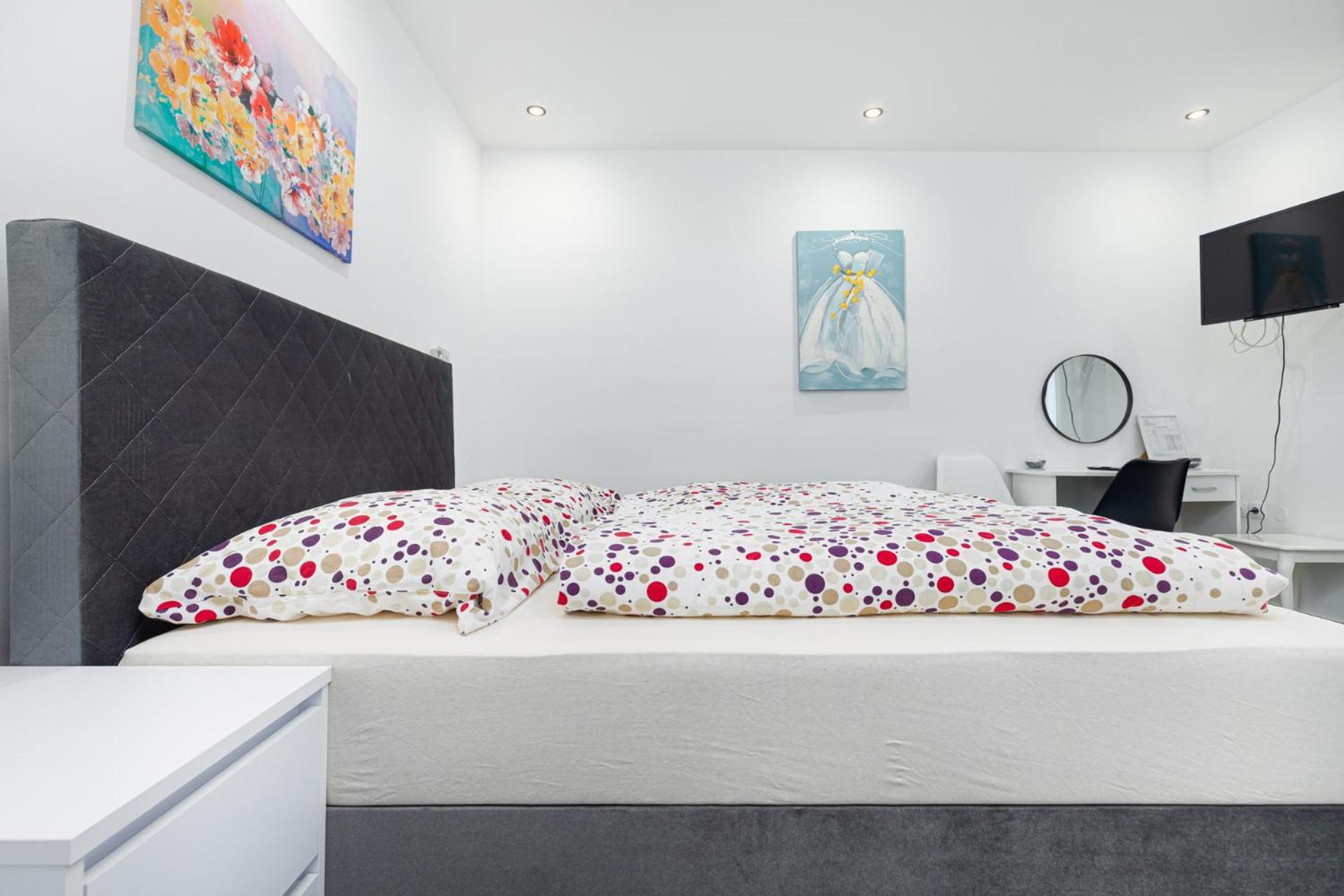 Rooms And Studio Flora Poreč Buitenkant foto