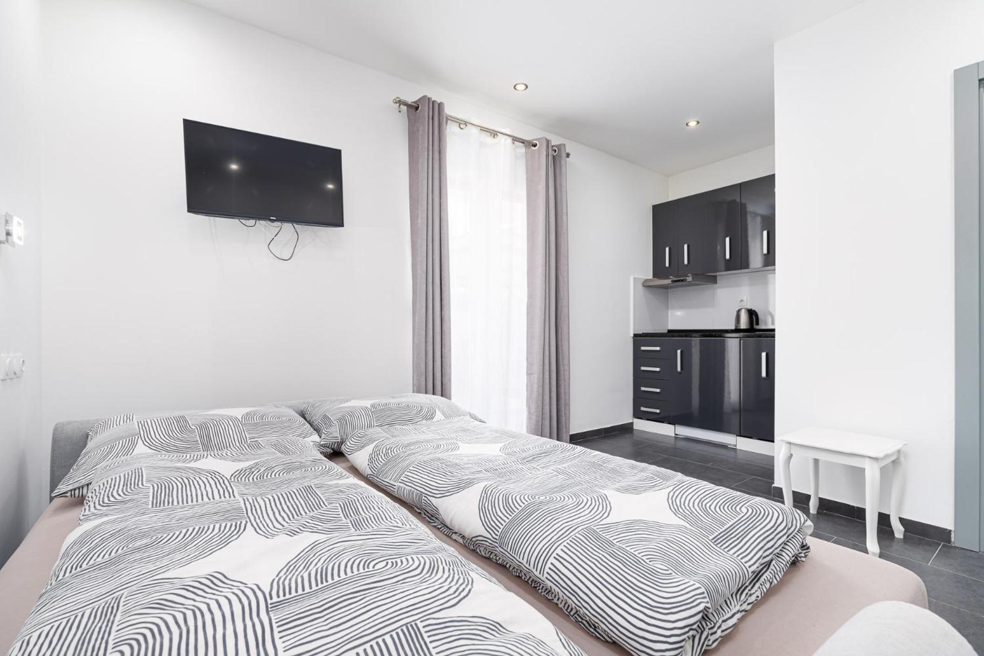Rooms And Studio Flora Poreč Buitenkant foto