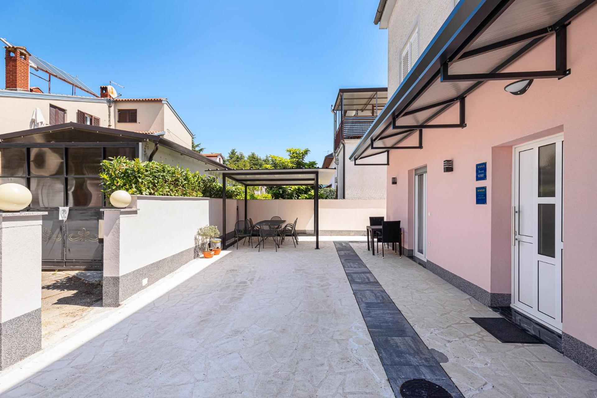 Rooms And Studio Flora Poreč Buitenkant foto